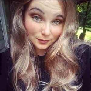 Meet your Posher, Halie